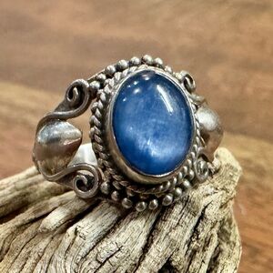 Sterling Silver .925 Kyanite Gemstone Ring Size 6
